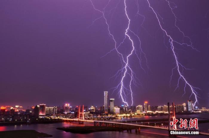 最新暴雨后的成都——城市恢复与重建的坚韧之路