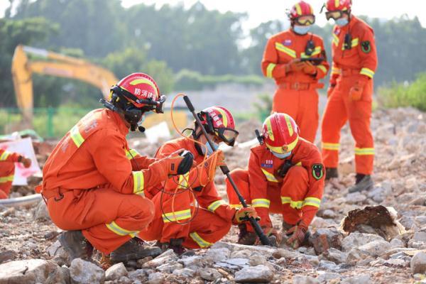 福建暴雨最新预警信号，防汛备战，守护家园